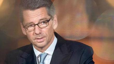 Staat und Firmen müssen mehr Geld ausgeben, sagt BDI-Chef Ulrich Grillo und plädiert für eine Investitionsoffensive, um die riesige Investitionslücke hierzulande zu stopfen. 
