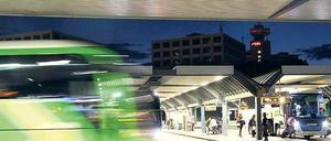 Ein ordentliches Geschäft. Am ZOB ist viel los. Die Probleme mit den Bustoiletten soll eine Entsorgungsstation lösen. Noch ist aber unklar, wer das nötige Personal bezahlt. 