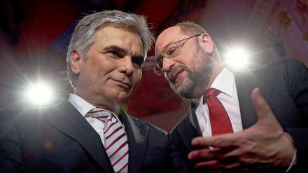 Österreichs Bundeskanzler Werner Faymann (links) und EU-Parlamentschef Martin Schulz setzen sich für eine Begnadigung des Bloggers Raif Badawi ein.