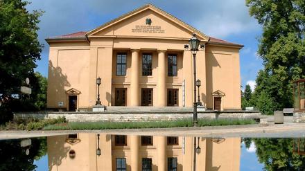 Bedroht: Das große Haus des Landestheaters Neustrelitz.