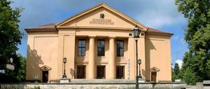Bedroht: Das große Haus des Landestheaters Neustrelitz.