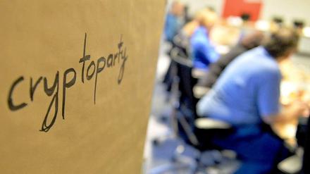Und Spaß machen soll's ja auch: Teilnehmer einer Verschlüsselungsparty in Erfurt.