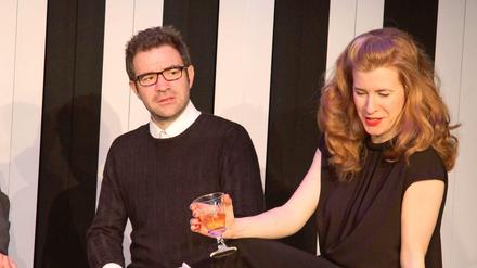 Urs Fabian Winiger und Eva Maria Salcher in Yasmina Rezas "Drei Mal Leben" an der Vaganten Bühne.