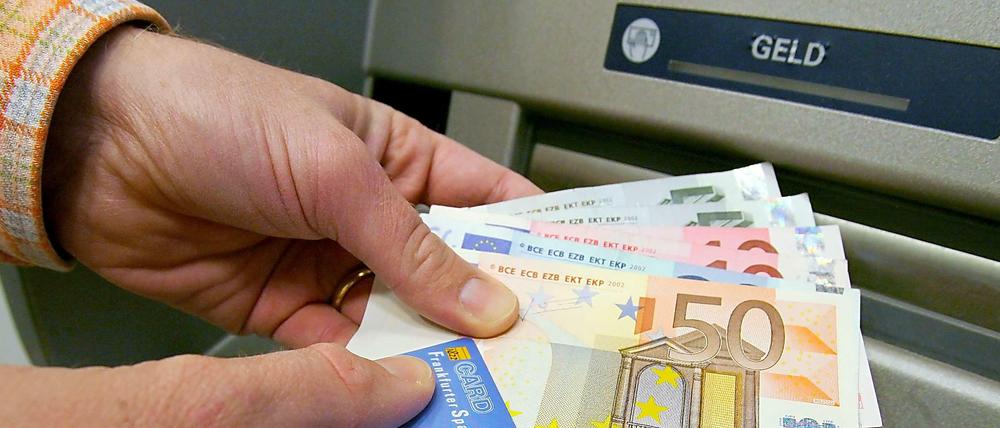 Unerwartet. Nicht nur am Automaten, auch bei der Kontoführung und für Zahlungen können zusätzliche Kosten anfallen.