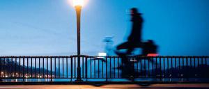 Auch über Brücken fahren Radler gerne.