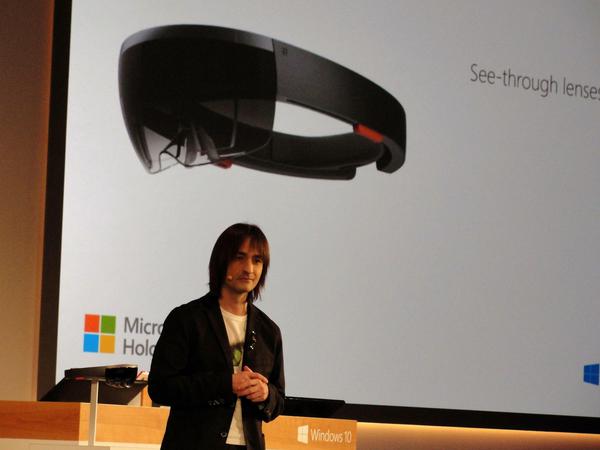 Mit der Microsoft-Datenbrille HoloLens, die Entwickler Alex Kipman vorstellte, sind Projektionen wie auf dem Holodeck von "Star Trek" möglich.