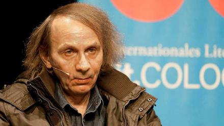 Der französische Schriftsteller Michel Houellebecq hat am Montag in Köln seinen Roman „Unterwerfung“ vorgestellt. Es war sein erster öffentlicher Auftritt seit den Anschlägen in Paris.