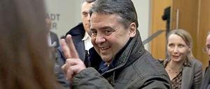 SPD-Chef Sigmar Gabriel bei einer Diskussionsveranstaltung mit Anhängern und Gegner der islamkritischen Pegida-Bewegung in Dresden.