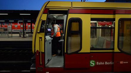 Auf den Bildschirm starren? Na, in den Führerkabinen der S-Bahn immerhin funktioniert's prima.