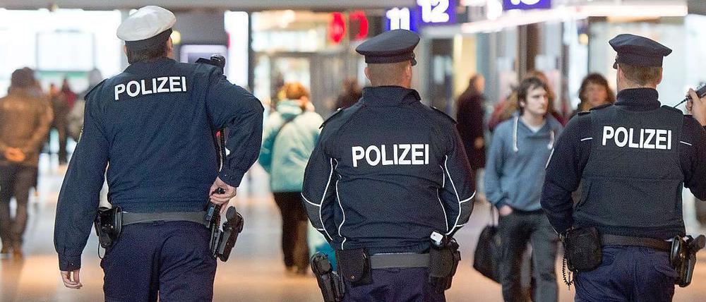 Erhöhte Sicherheitsmaßnahmen an vielen Orten in Deutschland - wie hier am Hauptbahnhof in Berlin.