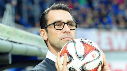 Michael Preetz, 47, ist mit 93 Toren in 227 Bundesligaspielen der Rekordtorschütze von Hertha BSC. Seit Juni 2009 ist der frühere Stürmer Geschäftsführer Sport und verantwortete die Abstiege 2010 und 2012 sowie die Wiederaufstiege 2011 und 2013. 