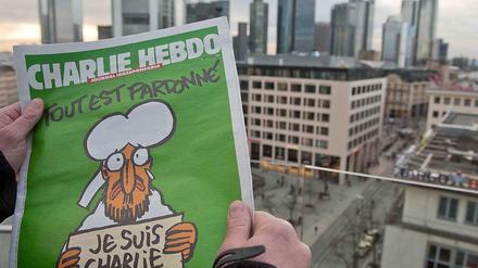Sie existieren, sind aber sehr schnell vergriffen: Das aktuelle Heft der französischen Satirezeitschrift "Charlie Hebdo" ist in Frankfurt am Main (Hessen) gesichtet worden.