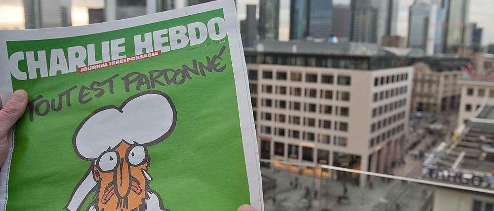 Sie existieren, sind aber sehr schnell vergriffen: Das aktuelle Heft der französischen Satirezeitschrift "Charlie Hebdo" ist in Frankfurt am Main (Hessen) gesichtet worden.