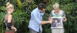 "Ich bin ein Star": Angelina Heger und das Kuschelkissen mit Freund und Hunden.