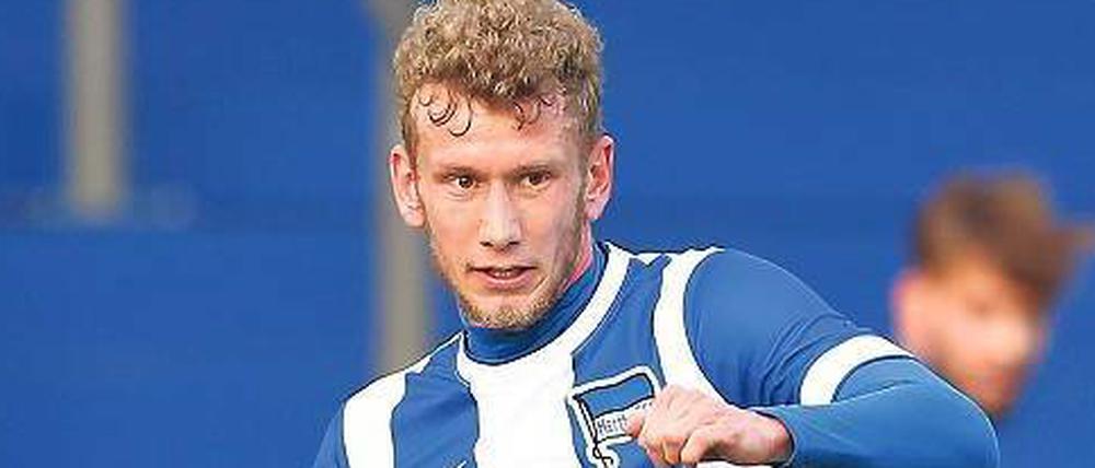 Fabian Lustenberger, 26, spielt seit 2007 für Hertha BSC. Vor der vergangenen Saison beförderte ihn Trainer Jos Luhukay zum Mannschaftskapitän. Der Schweizer verpasste jedoch wegen einer Verletzung fast die komplette Rückrunde und die WM.