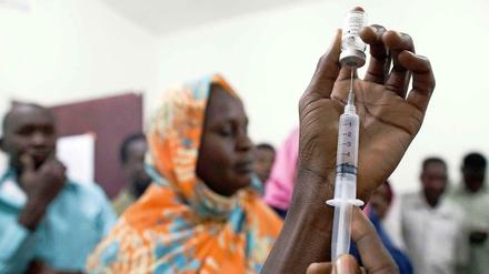 Immunisation is a cost effective way to save lives. Thatfor the vaccination alliance Gavi was founded for. 