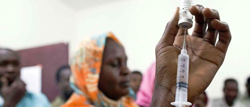 Immunisation is a cost effective way to save lives. Thatfor the vaccination alliance Gavi was founded for. 