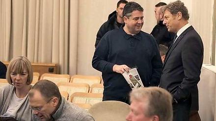 SPD-Chef Sigmar Gabriel am Freitagabend bei einer Diskussionsrunde "Warum (nicht) zu Pegida gehen?" in Dresden.