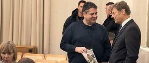 SPD-Chef Sigmar Gabriel am Freitagabend bei einer Diskussionsrunde "Warum (nicht) zu Pegida gehen?" in Dresden.