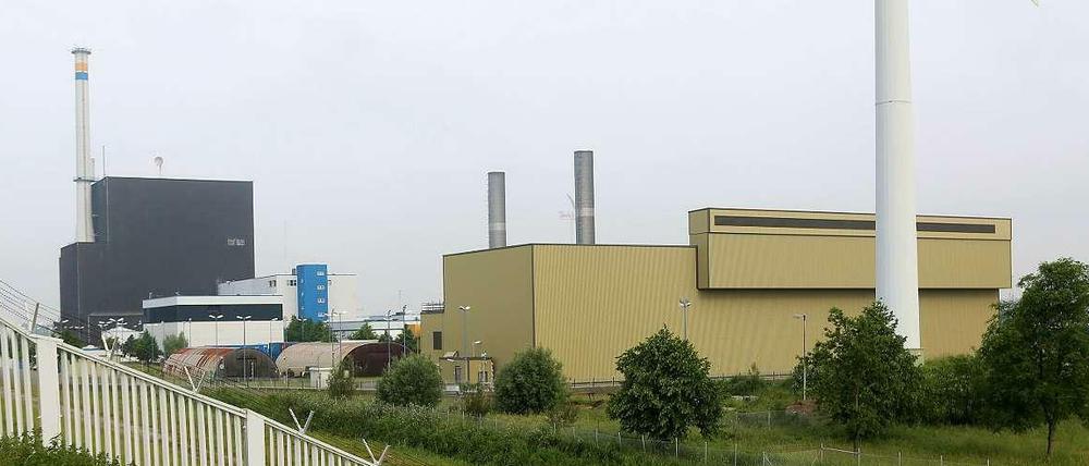 Das Zwischenlager Brunsbüttel (im Vordergrund) hat seine Betriebserlaubnis verloren. Deshalb sieht Schleswig-Holstein nun auch keine Möglichkeit mehr, Castoren aus Sellafield dort unterzubringen.