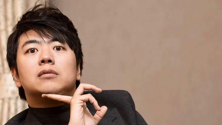 Starpianist Lang Lang stellte jetzt in Berlin sein eigenes Parfüm vor - und plauderte über den Duft und den Klang der Hauptstadt
