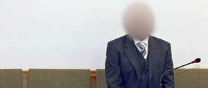 Armin N. am Montag im Landgericht Kempten (Bayern). Der ehemalige Drogenfahnder ist unter anderem wegen des unerlaubten Besitzes von Drogen angeklagt. 