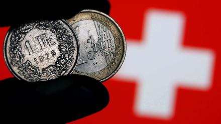 Überraschend hatte die Schweizerische Nationalbank (SNB) die Kopplung des Franken an den Euro aufgehoben.