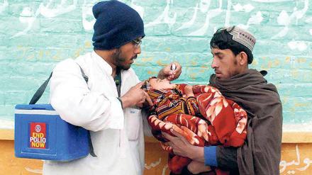 Jedes Kind soll geimpft werden. Die WHO will Polio von der Erde verschwinden lassen, wie hier in Pakistan. Die Impfallianz Gavi hat viel dazu beigetragen. 
