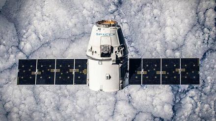 Schwebezustand. Im Vakuum des Alls lassen sich Daten viel schneller übertragen als auf der Erde, sagt Elon Musk, dessen SpaceX-Raumschiffe dort schon unterwegs sind.