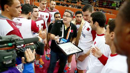 Nur der Beste. Die spanische Trainerlegende Valero Rivera und das zusammengekaufte Nationalteam von Katar.