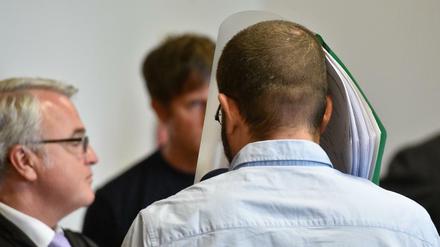 Wer kennt die Wahrheit? Und wer erzählt sie? Der Maskenmann-Prozess ist einer der merkwürdigeren der vergangenen Jahre.