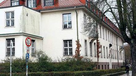 Mehrere Jahrzehnte alte menschliche Knochenreste wurden ganz in der Nähe des einstigen Kaiser-Wilhelm-Instituts für Anthropologie und Eugenik, heute Sitz des Otto-Suhr-Instituts für Politikwissenschaft, gefunden. 
