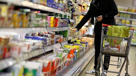An den Kühlregalen im Supermarkt könnte es besonders warm sein - oder eben gerade nicht. Je nachdem, wo man steht.
