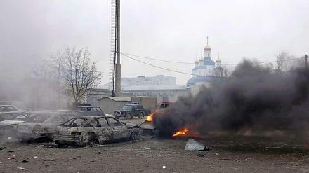 Nach dem Raketenbeschuss der ostukrainischen Stadt Mariupol erwägt die EU schärfere Sanktionen gegen Russland.