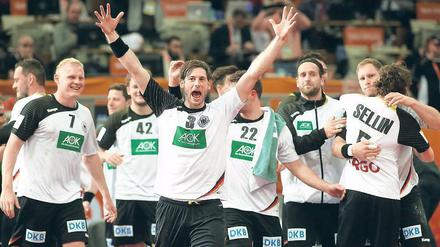 Jetzt geht’s los! Mit kämpferischer Entschlossenheit erledigten die deutschen Handballer ihre Aufgabe gegen Ägypten – und so gehen sie auch das Spiel gegen Katar an.