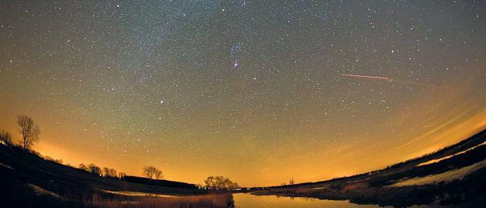 Alles klar! Der Sternenhimmel über der Gülper Havel, einem Nebenarm der Havel, gilt unter Astronomen schon lange als einer der dunkelsten Orte Deutschlands.