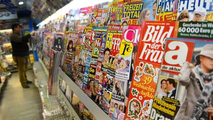 Die Deutsche Presse-Agentur nennt Nationalitäten von Straftätern nur, wenn sie für das Verständnis der Tat wichtig sind. Die "Bild der Frau" wird damit wenig Probleme haben. In Österreich wird die Herkunft eines Täters öfter genannt.