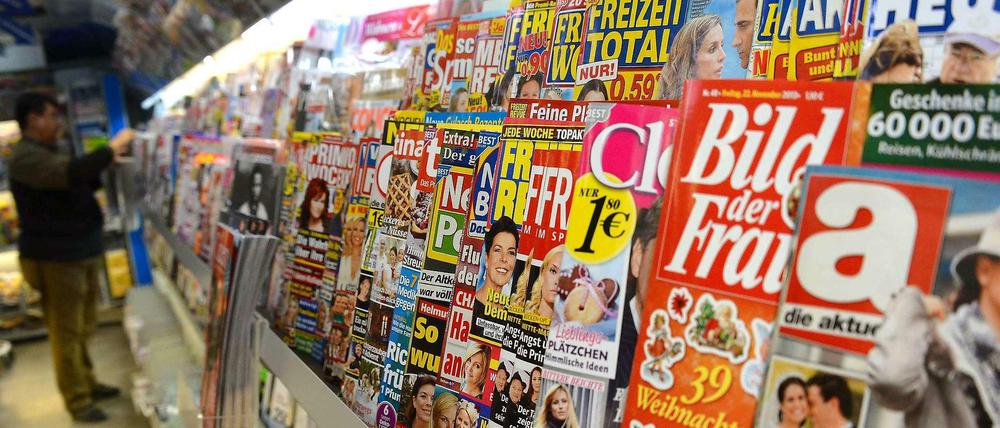 Die Deutsche Presse-Agentur nennt Nationalitäten von Straftätern nur, wenn sie für das Verständnis der Tat wichtig sind. Die "Bild der Frau" wird damit wenig Probleme haben. In Österreich wird die Herkunft eines Täters öfter genannt.
