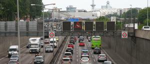 Die Krach-Piste. Die Autobahn - hier nahe Halensee - ist ziemlich praktisch. Sie macht nur irre viel Lärm.