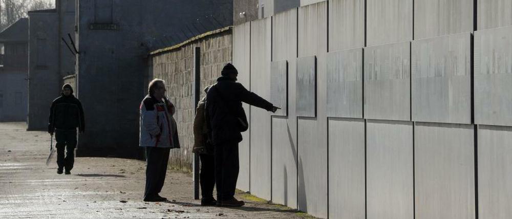 Viele Touristen besuchen auch die Gedenkstätte in Sachsenhausen. Sie ist recht leicht zu erreichen per Regionalexpress über Oranienburg.