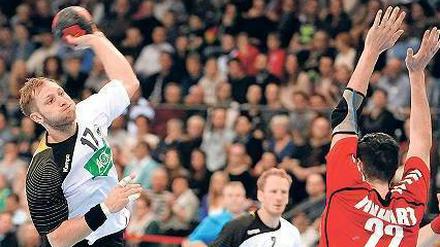 In Deckung. Wenn Steffen Weinhold (links) aus kurzer Distanz zum Wurf kommt, sind die Geschosse des deutschen Nationalspielers fast immer unhaltbar für den gegnerischen Torhüter.