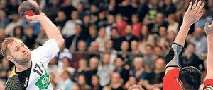 In Deckung. Wenn Steffen Weinhold (links) aus kurzer Distanz zum Wurf kommt, sind die Geschosse des deutschen Nationalspielers fast immer unhaltbar für den gegnerischen Torhüter.