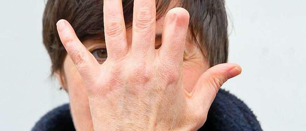 Zu wem gehört diese Hand?