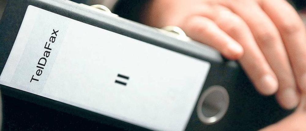 Dicke Pleite. Eine halbe Milliarde Euro haben Kunden bei Teldafax verloren. Jetzt müssen sich die Manager verantworten.