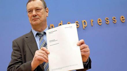Der Wehrbeauftragte Hellmut Königshaus hat am Dienstag seinen letzten Jahresbericht vorgestellt.