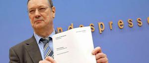 Der Wehrbeauftragte Hellmut Königshaus hat am Dienstag seinen letzten Jahresbericht vorgestellt.