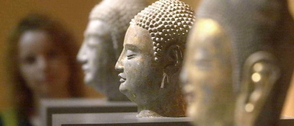 Auch sehr alte Schädel: Buddha-Köpfe im Alten Museum Berlin. Hier eine Aufnahme von 2001.