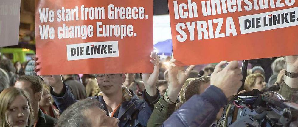 Die deutsche Linke steht fest an der Seite von Syriza. Wenn da bloß nicht dieser kleine Schönheitsfehler wäre...