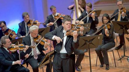Guy Braunstein, ehemaliger Erster Konzertmeister, kehrte für das Konzert zum Internationalen Tag des Gedenkens an die Opfer des Holocaust als Solist zurück zu den Philharmonikern. 