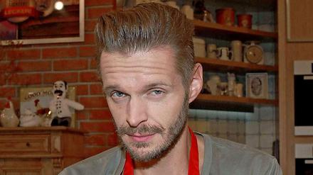 Florian Schröder: "Beide suchen verzweifelt das geschlossene Weltbild, ohne Nuancen."